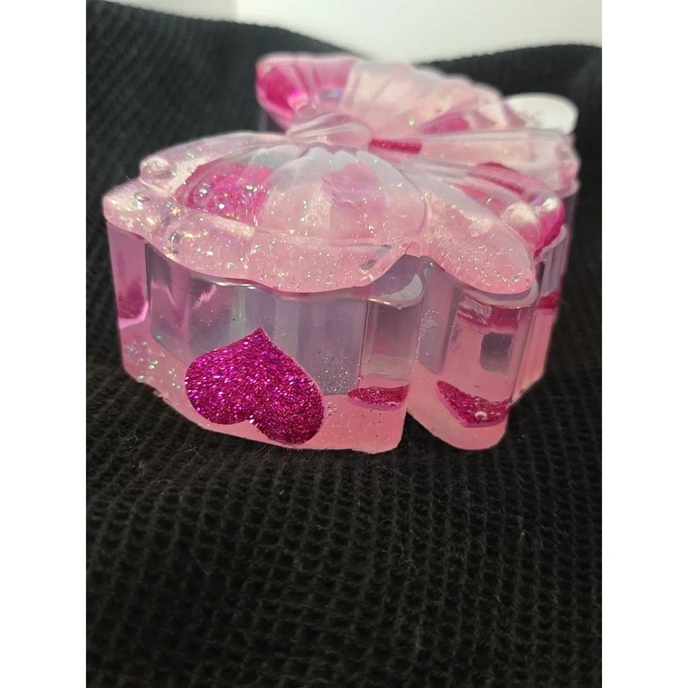 Handmade Resin Bow‎ Shaped Trinket Box With Lid Pink With Hearts. 770